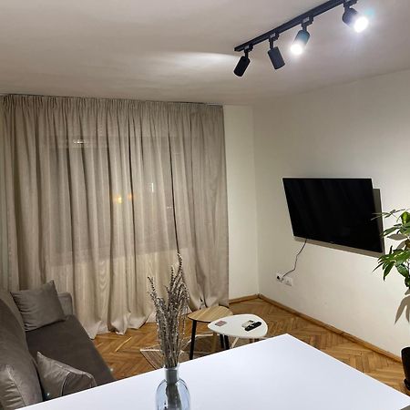 Cozy Apartment, In The Center Of Тирана Экстерьер фото