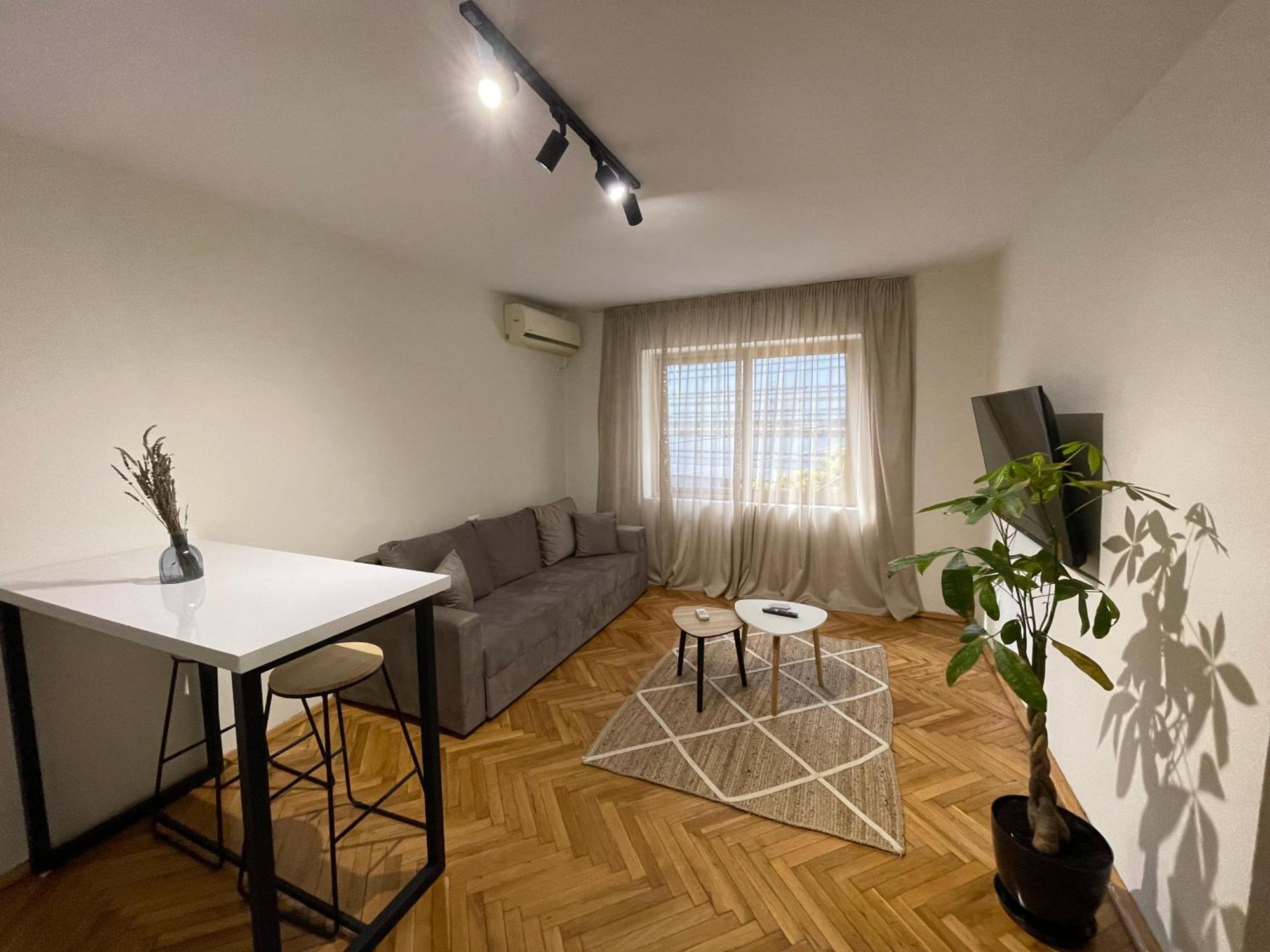 Cozy Apartment, In The Center Of Тирана Экстерьер фото